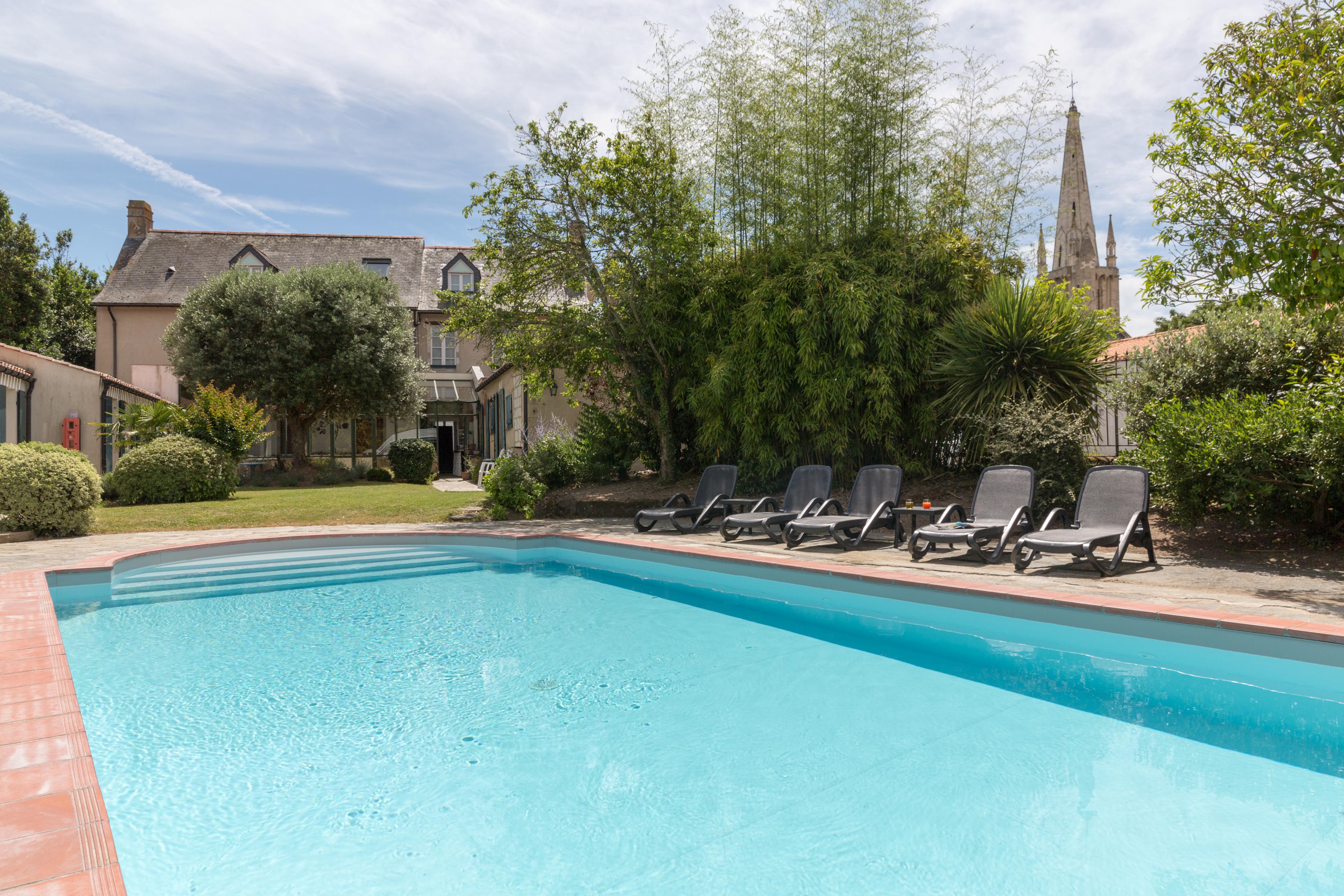 Отель Domaine Le Martinet, The Originals Relais Буэн Экстерьер фото