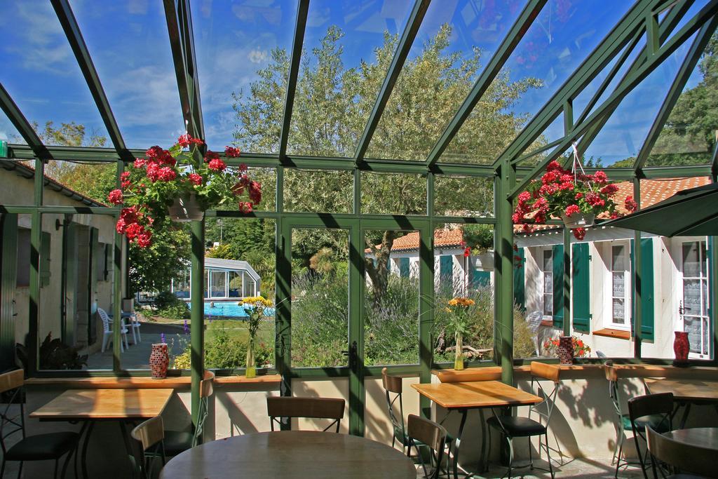 Отель Domaine Le Martinet, The Originals Relais Буэн Экстерьер фото